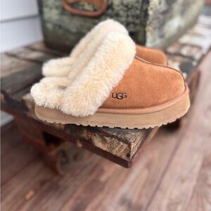 UGG Women’s Disquette Shearling Slip-On Slipper